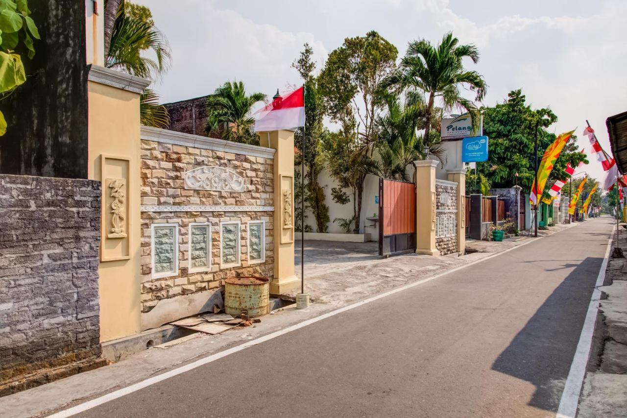 Oyo 3831 Pelangi Residence Syariah Solo Екстериор снимка