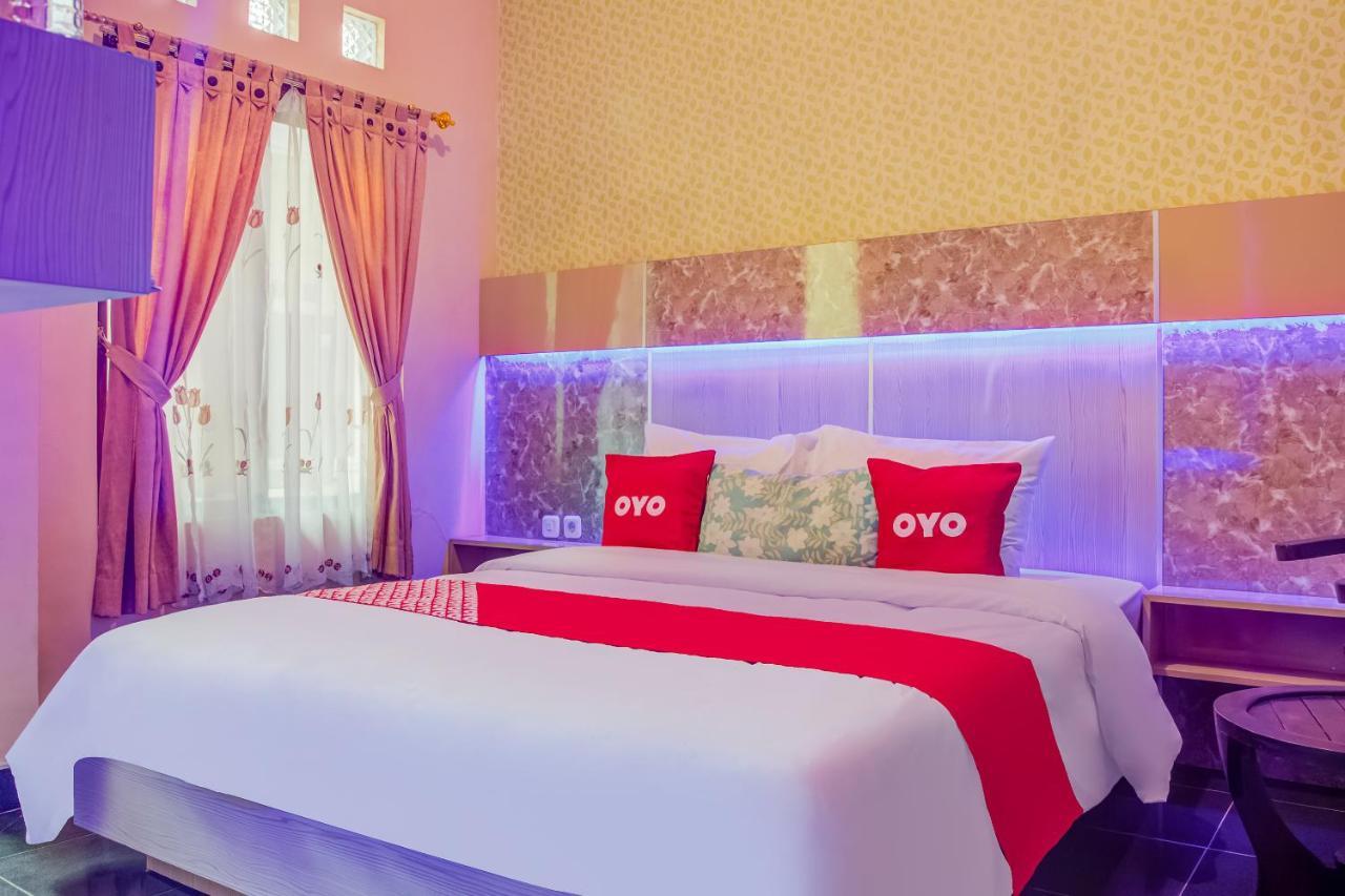 Oyo 3831 Pelangi Residence Syariah Solo Екстериор снимка