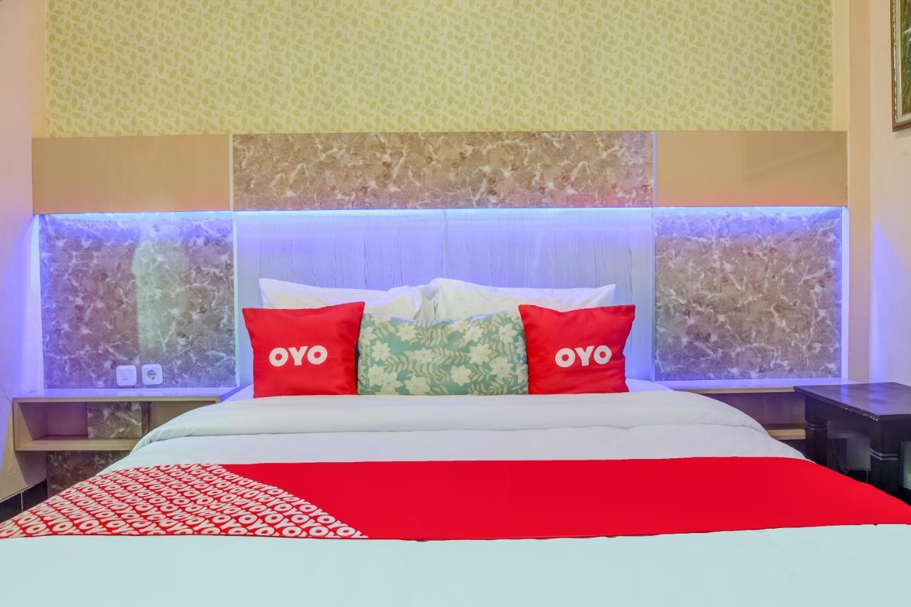 Oyo 3831 Pelangi Residence Syariah Solo Екстериор снимка