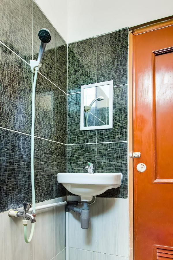 Oyo 3831 Pelangi Residence Syariah Solo Екстериор снимка