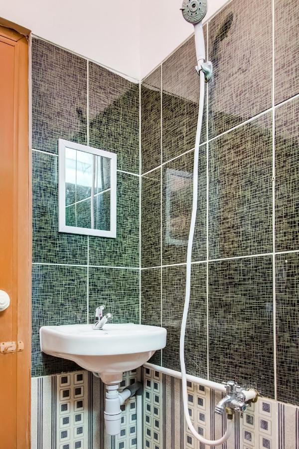 Oyo 3831 Pelangi Residence Syariah Solo Екстериор снимка