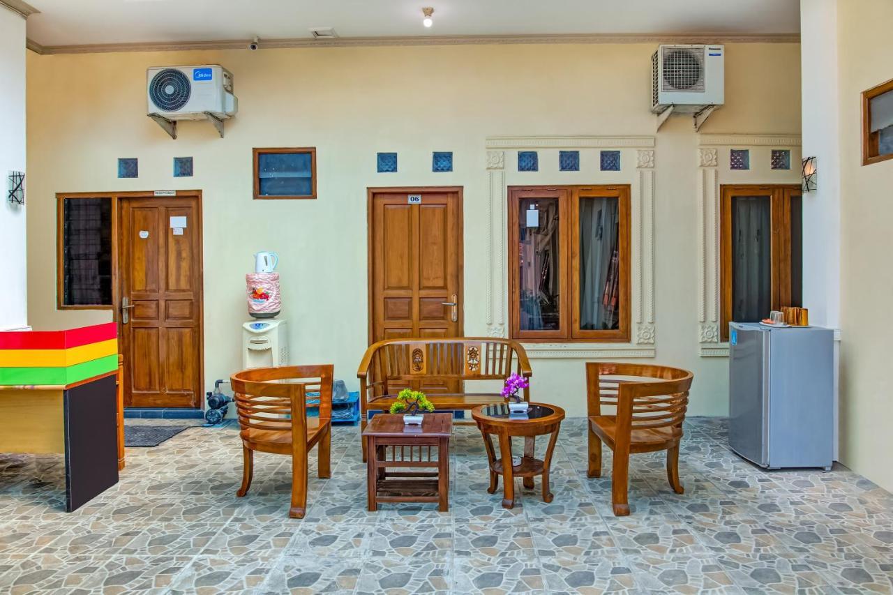 Oyo 3831 Pelangi Residence Syariah Solo Екстериор снимка
