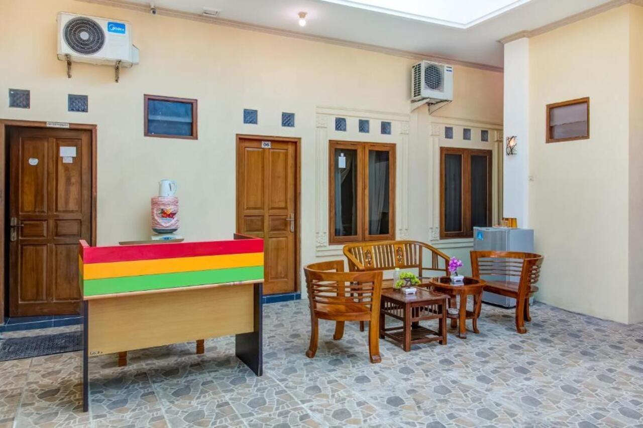 Oyo 3831 Pelangi Residence Syariah Solo Екстериор снимка